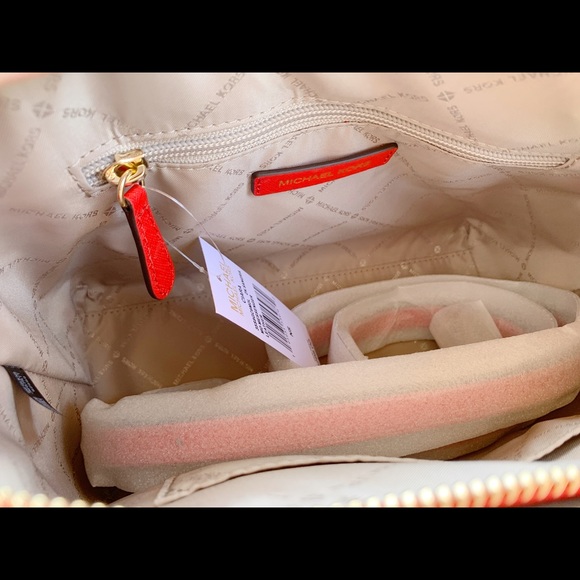 Gaby’sBags👜💕- NWT Michael Kors Medium Crossbody - Picture 4 of 4